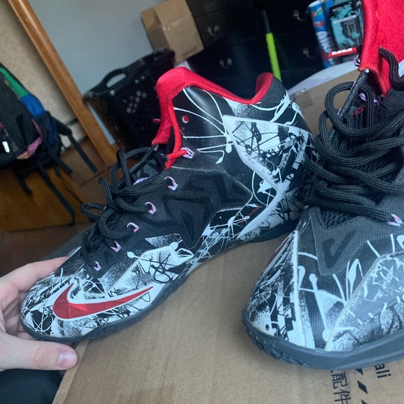 Lebron 11 Graffiti size 11 - Picture 3 of 7
